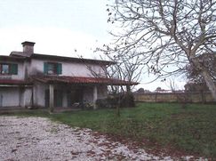 Casa Bi/Trifamiliare in Residenziale