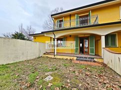 Casa Bi/Trifamiliare in Residenziale