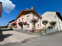 Casa Bi/Trifamiliare in Residenziale