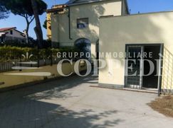 Negozio/Locale commerciale in Commerciale