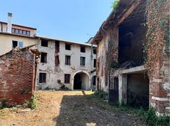 Casa Bi/Trifamiliare in Residenziale