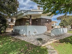 Casa Bi/Trifamiliare in Residenziale