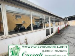 Negozio/Locale commerciale in Commerciale