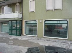 Negozio/Locale commerciale in Commerciale