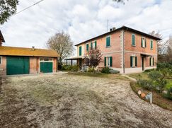 Casa Bi/Trifamiliare in Residenziale