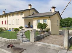 Casa Bi/Trifamiliare in Residenziale
