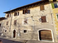 Casa Bi/Trifamiliare in Residenziale