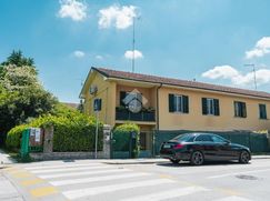 Casa Bi/Trifamiliare in Residenziale