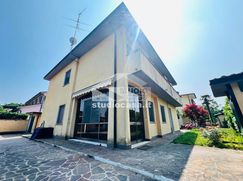 Casa Bi/Trifamiliare in Residenziale