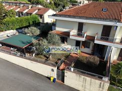 Casa Bi/Trifamiliare in Residenziale