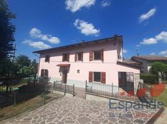 Casa Bi/Trifamiliare in Residenziale