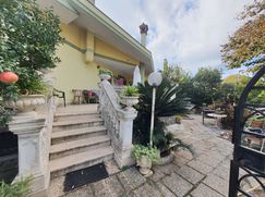 Casa Bi/Trifamiliare in Residenziale