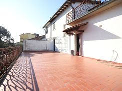 Casa Bi/Trifamiliare in Residenziale