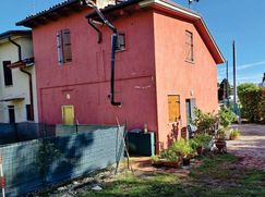 Casa Bi/Trifamiliare in Residenziale