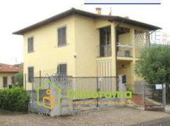Casa Bi/Trifamiliare in Residenziale