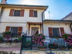 Casa Bi/Trifamiliare in Residenziale