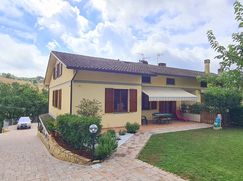 Casa Bi/Trifamiliare in Residenziale