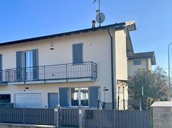 Casa Bi/Trifamiliare in Residenziale