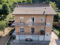 Casa Bi/Trifamiliare in Residenziale