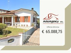 Casa Bi/Trifamiliare in Residenziale