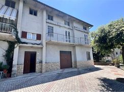 Casa Bi/Trifamiliare in Residenziale