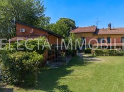 Casa Bi/Trifamiliare in Residenziale