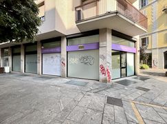 Negozio/Locale commerciale in Commerciale
