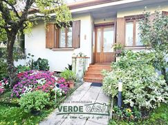 Casa Bi/Trifamiliare in Residenziale