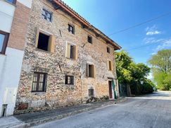Casa Bi/Trifamiliare in Residenziale