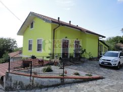 Casa Bi/Trifamiliare in Residenziale