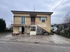 Casa Bi/Trifamiliare in Residenziale
