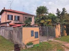 Casa Bi/Trifamiliare in Residenziale