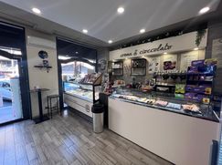 Attività/Licenza (con o senza mura) in Commerciale