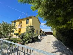 Casa Bi/Trifamiliare in Residenziale