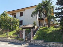 Casa Bi/Trifamiliare in Residenziale
