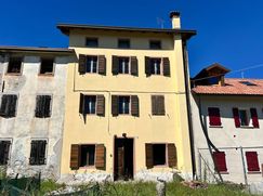 Casa Bi/Trifamiliare in Residenziale