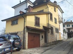 Casa Bi/Trifamiliare in Residenziale