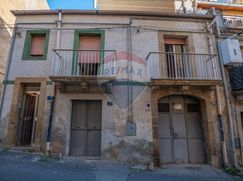 Casa Bi/Trifamiliare in Residenziale