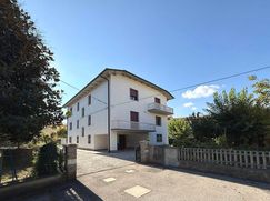 Casa Bi/Trifamiliare in Residenziale