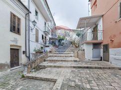 Casa Bi/Trifamiliare in Residenziale