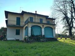 Casa Bi/Trifamiliare in Residenziale