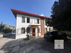 Casa Bi/Trifamiliare in Residenziale