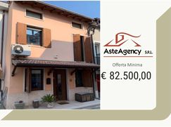 Casa Bi/Trifamiliare in Residenziale