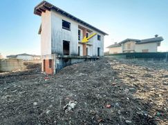 Casa Bi/Trifamiliare in Residenziale