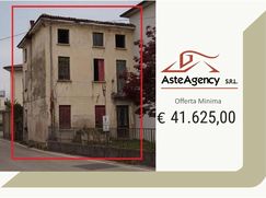 Casa Bi/Trifamiliare in Residenziale