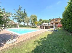 Casa Bi/Trifamiliare in Residenziale