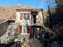 Casa Bi/Trifamiliare in Residenziale
