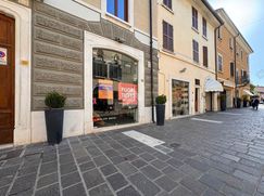 Negozio/Locale commerciale in Commerciale