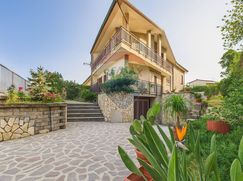Casa Bi/Trifamiliare in Residenziale