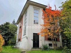 Casa Bi/Trifamiliare in Residenziale